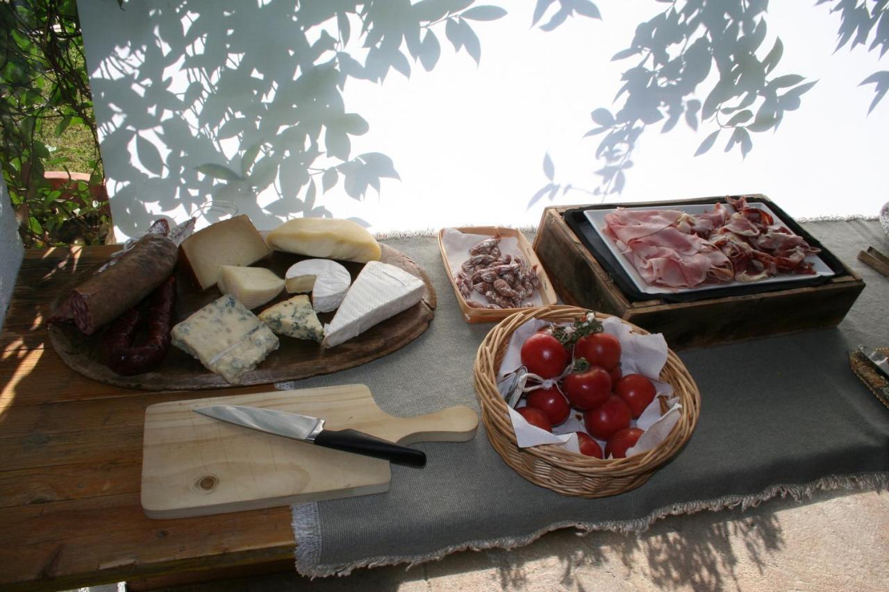 Le Rondini Bed & Breakfast Montrás Екстериор снимка